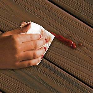 trace de ketchup sur une lame composite